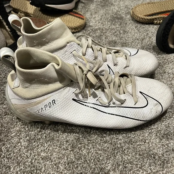 Nike Football Cleats - Picture 1 of 3